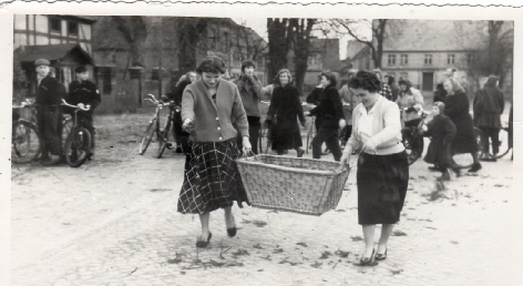 05_1962 Tannenstreuen zur Hochzeit